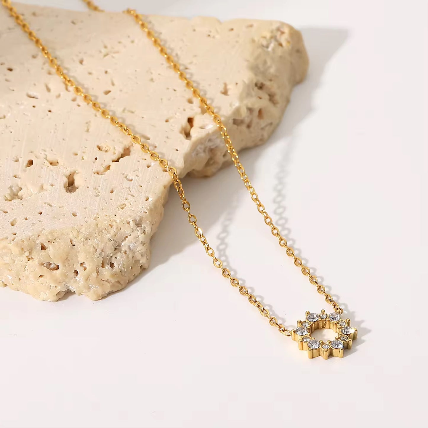 Minimal Sheen Neckchain