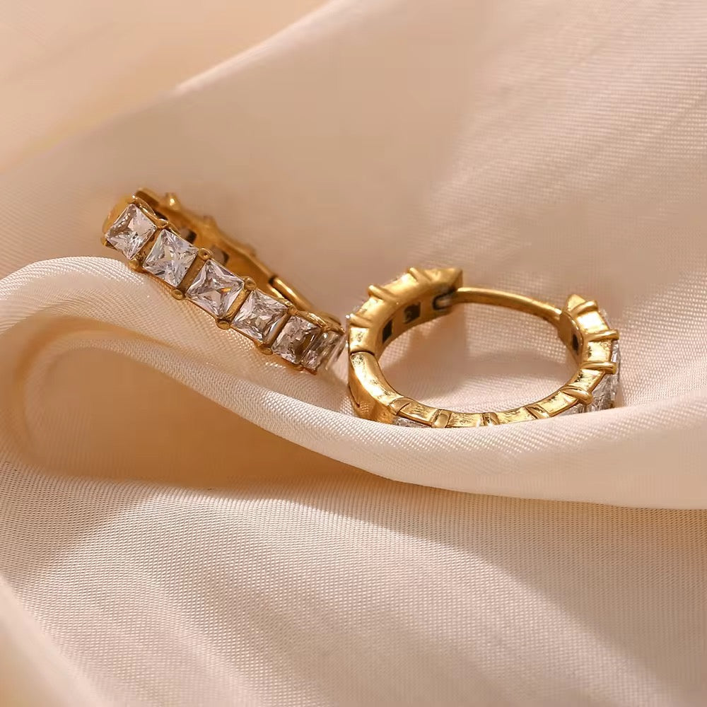 Pure Curve Hoop Earrings