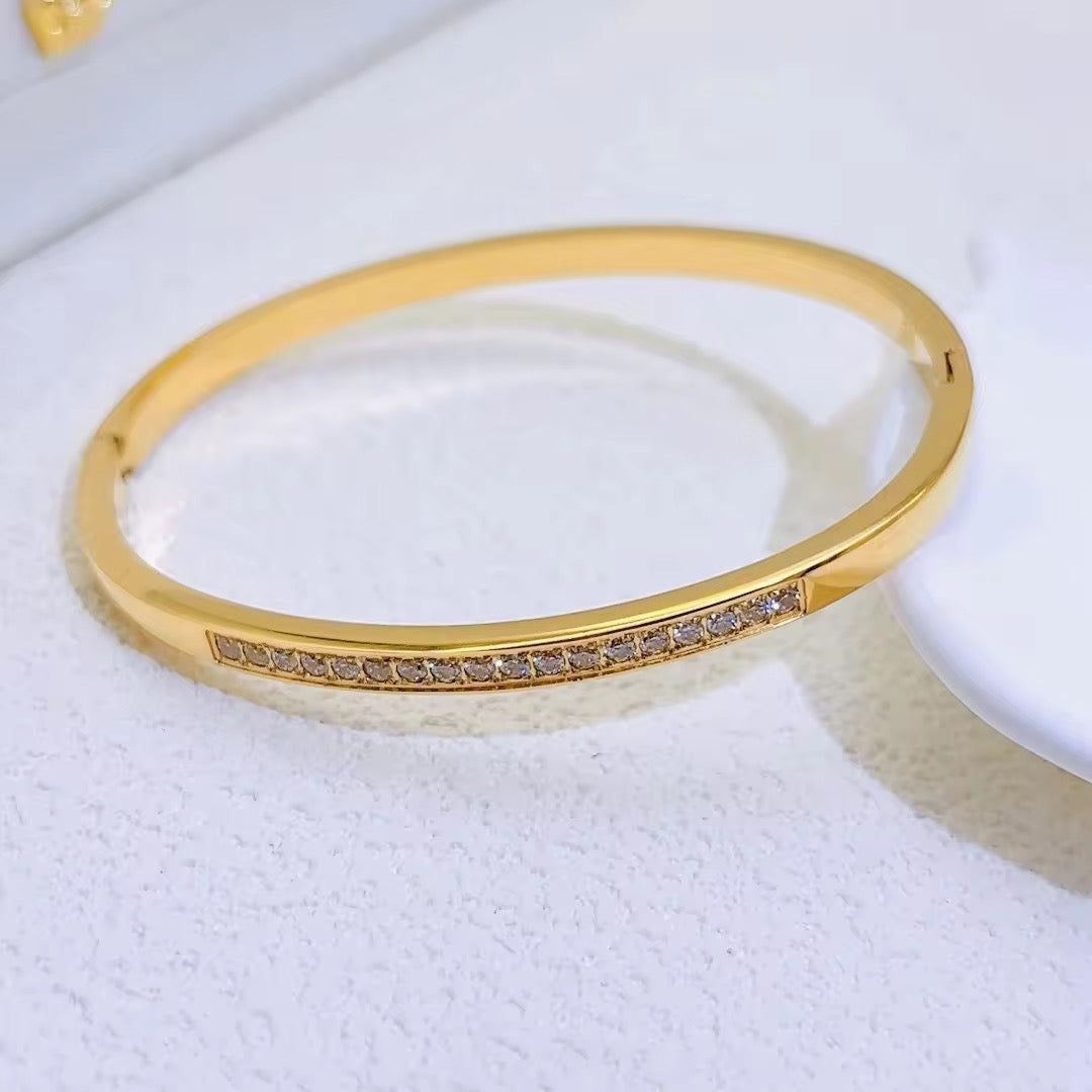 Royal Embrace Bracelet