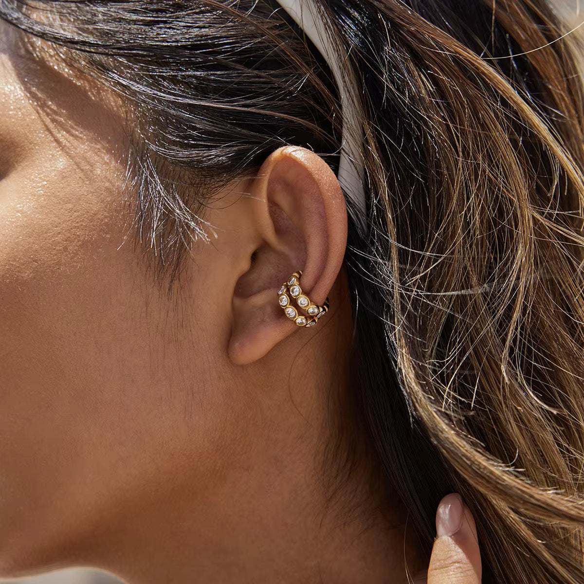 White zirconia class Ear Cuff