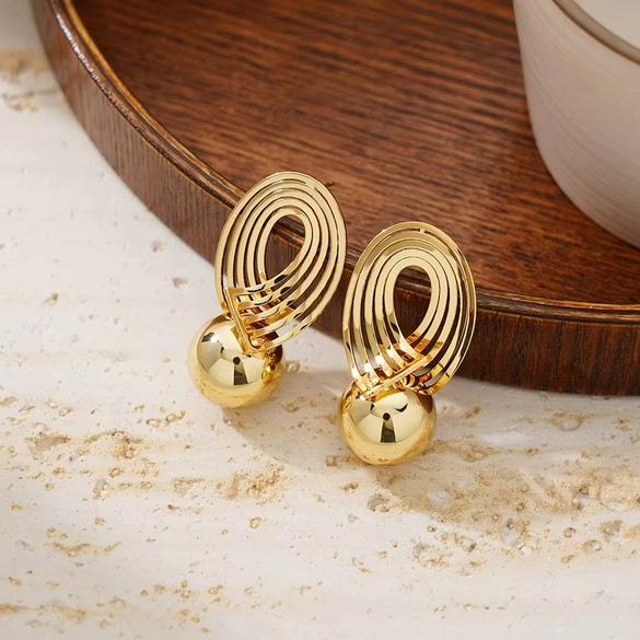 Shwetha's Gleam Majesty Earrings