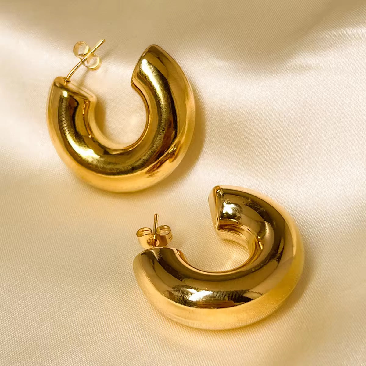 Luxe Curve Hoop Earrings