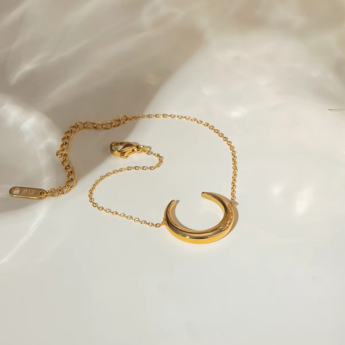 Moonlit chain Bracelet