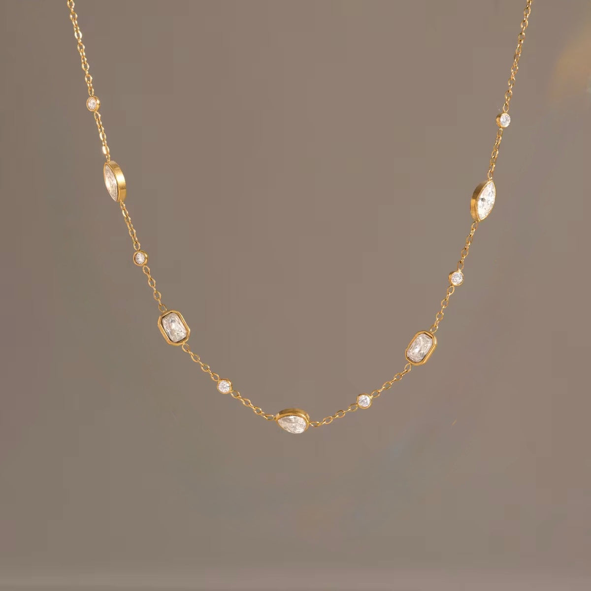 Avira Neckchain