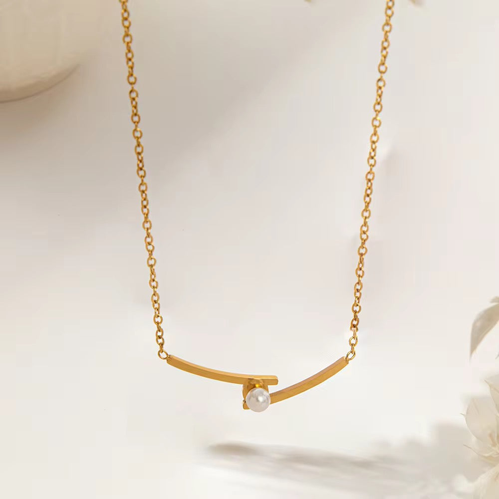 Elara Pearl Neckchain