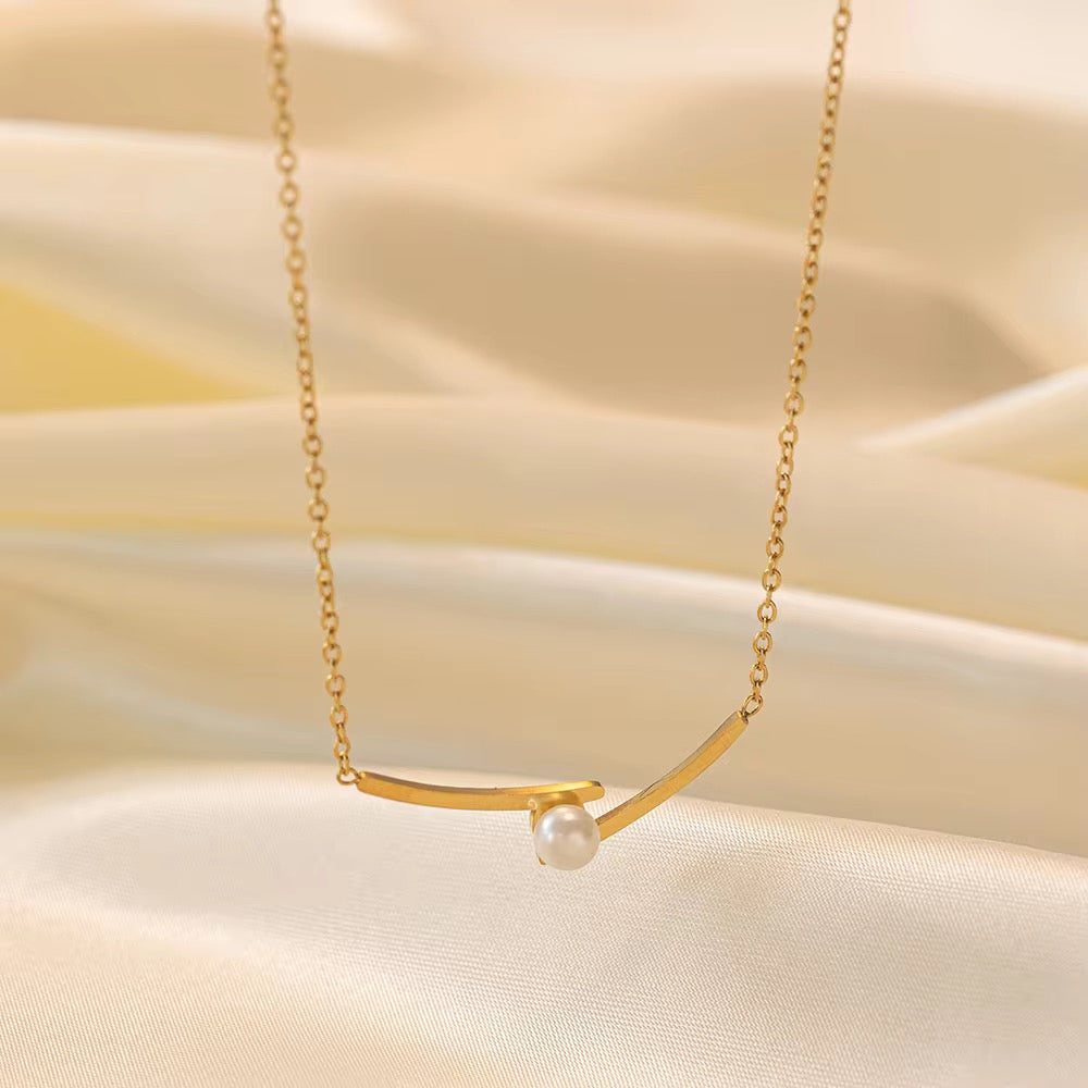 Elara Pearl Neckchain