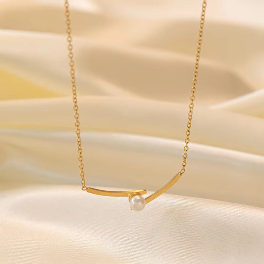 Elara Pearl Neckchain