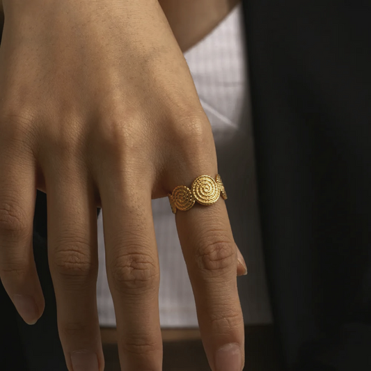 Vivid Vogue Ring